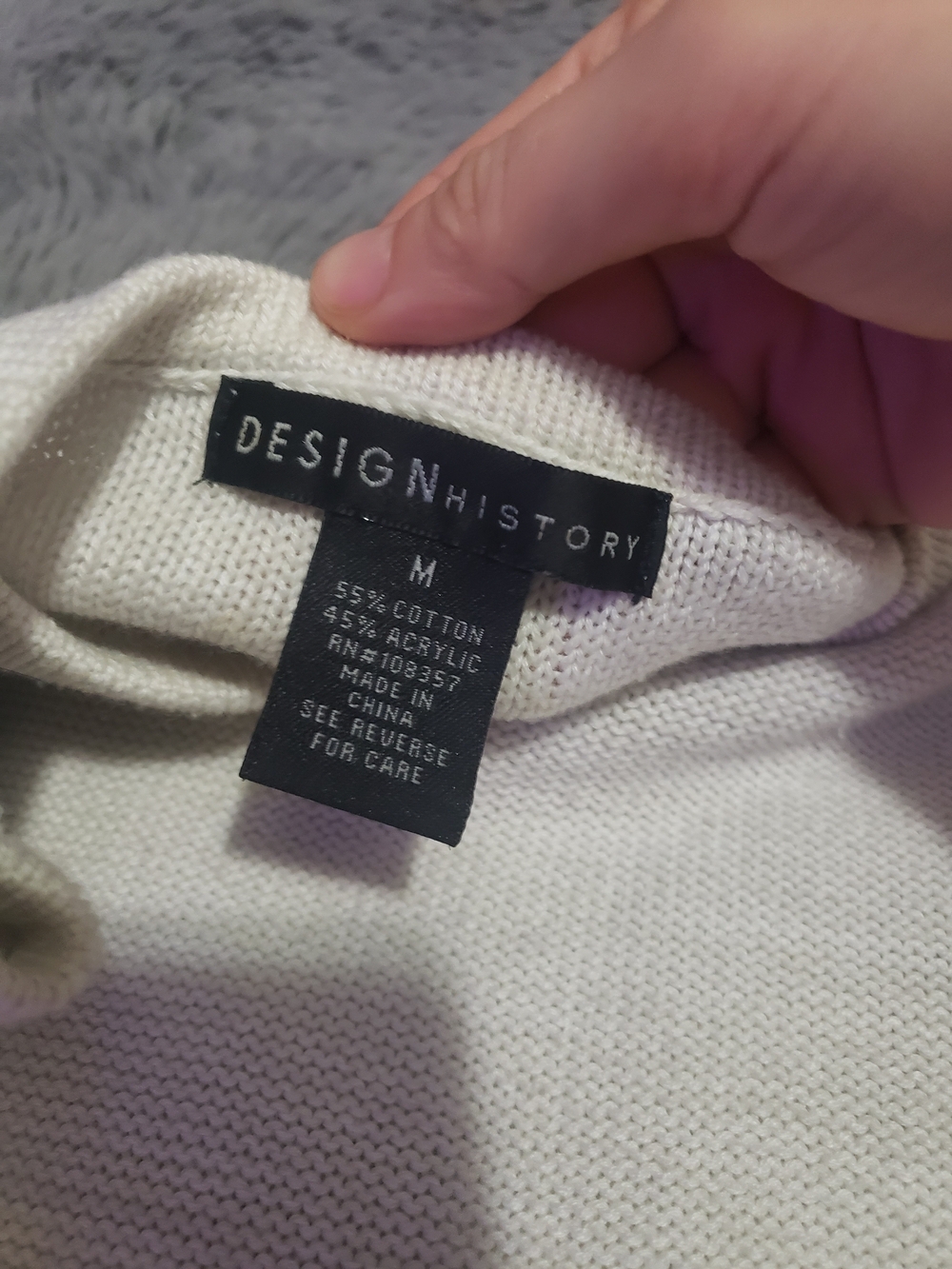Design History Cream Crewneck Knit Sweater